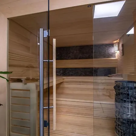 Wellness Studio With Sauna And Jacuzzi *