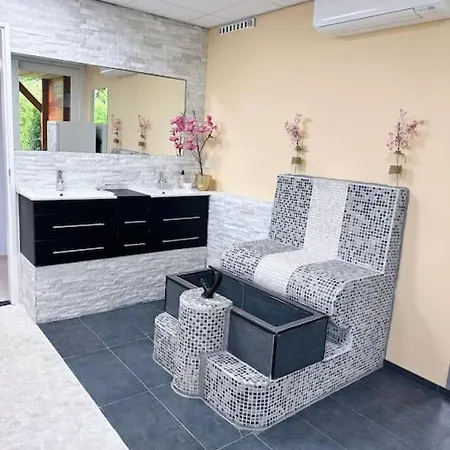 Appartamento Wellness Studio With Sauna And Jacuzzi Tiel
