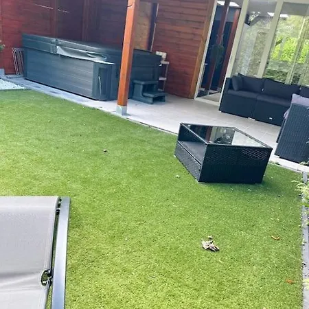 Wellness Studio With Sauna And Jacuzzi Apartmán *