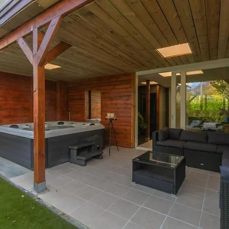Wellness Studio With Sauna And Jacuzzi Apartmán *